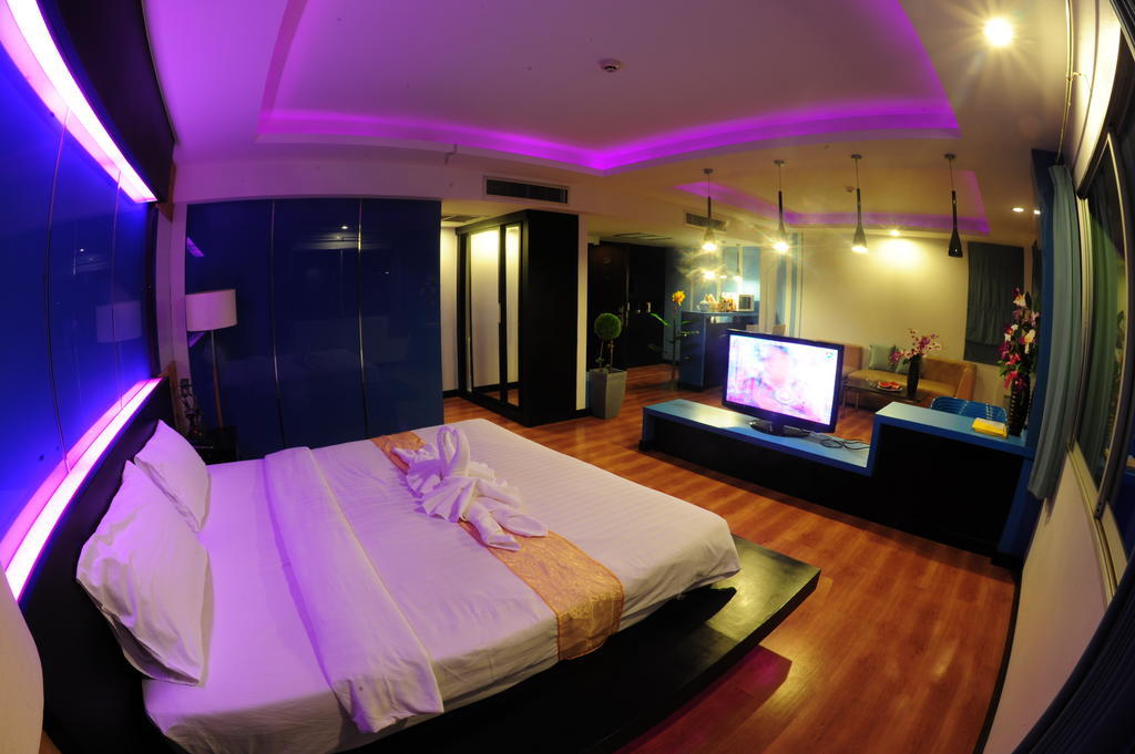 Capital O 75514 Vasidtee City Hotel Супхан Бури Екстериор снимка
