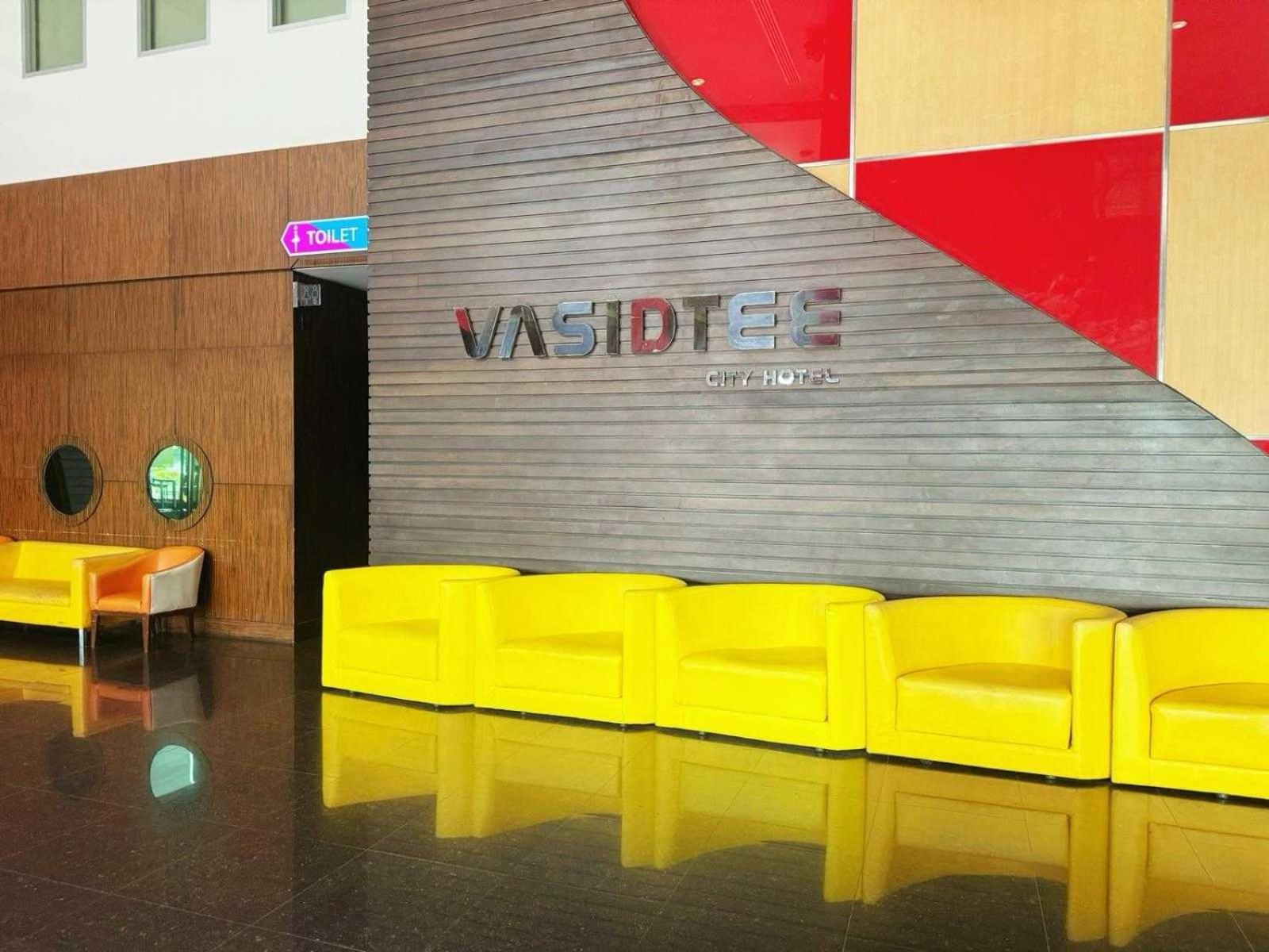 Capital O 75514 Vasidtee City Hotel Супхан Бури Екстериор снимка