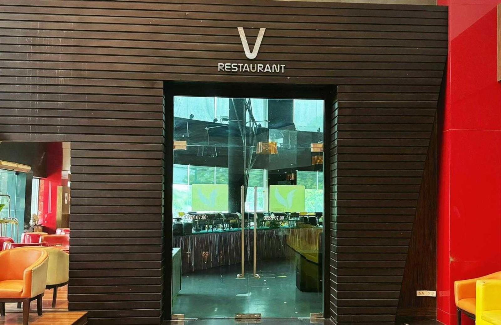 Capital O 75514 Vasidtee City Hotel Супхан Бури Екстериор снимка
