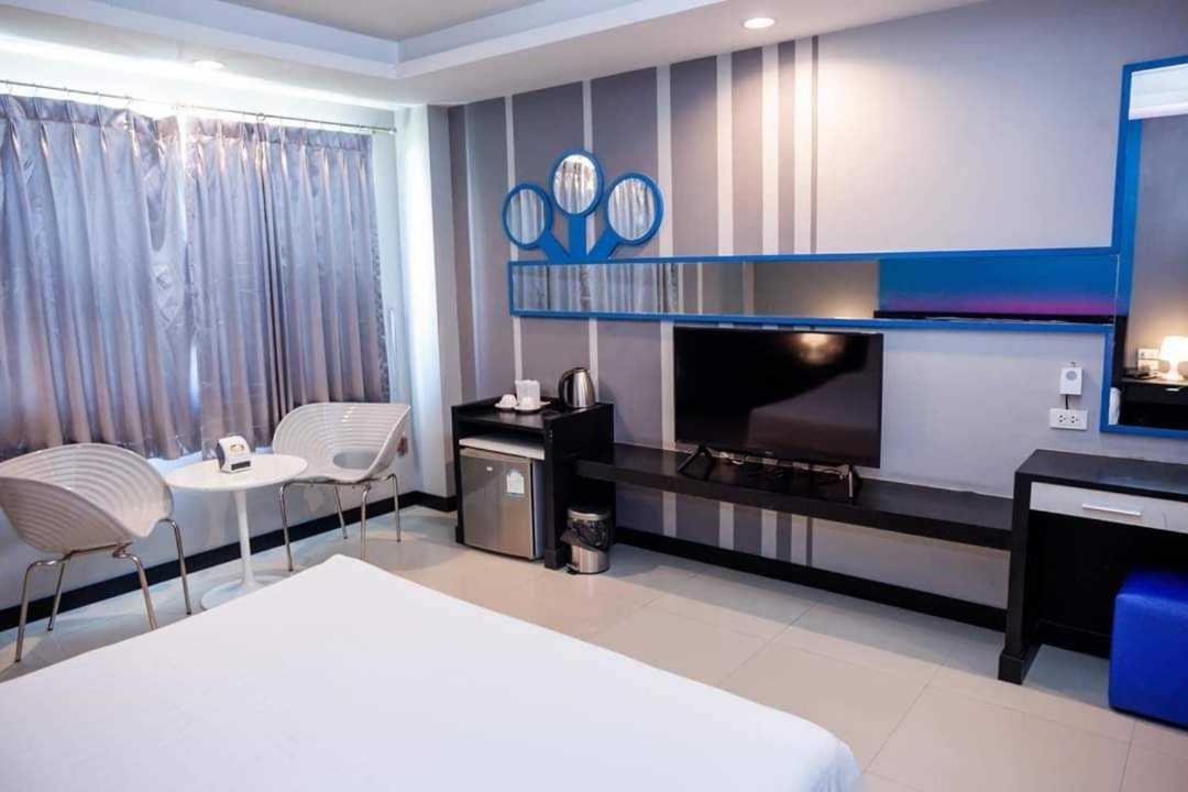 Capital O 75514 Vasidtee City Hotel Супхан Бури Екстериор снимка