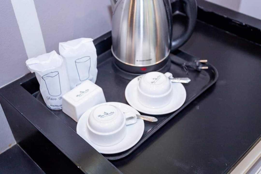 Capital O 75514 Vasidtee City Hotel Супхан Бури Екстериор снимка