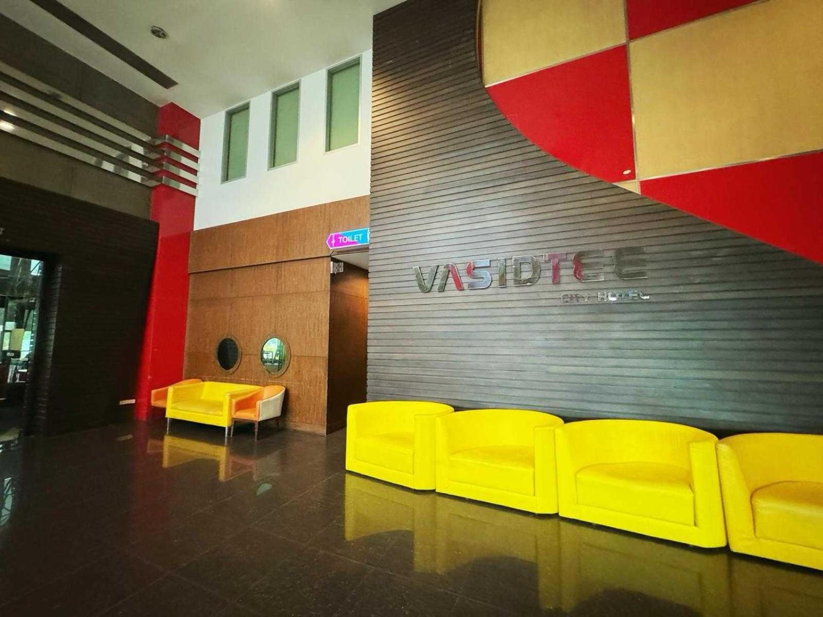 Capital O 75514 Vasidtee City Hotel Супхан Бури Екстериор снимка
