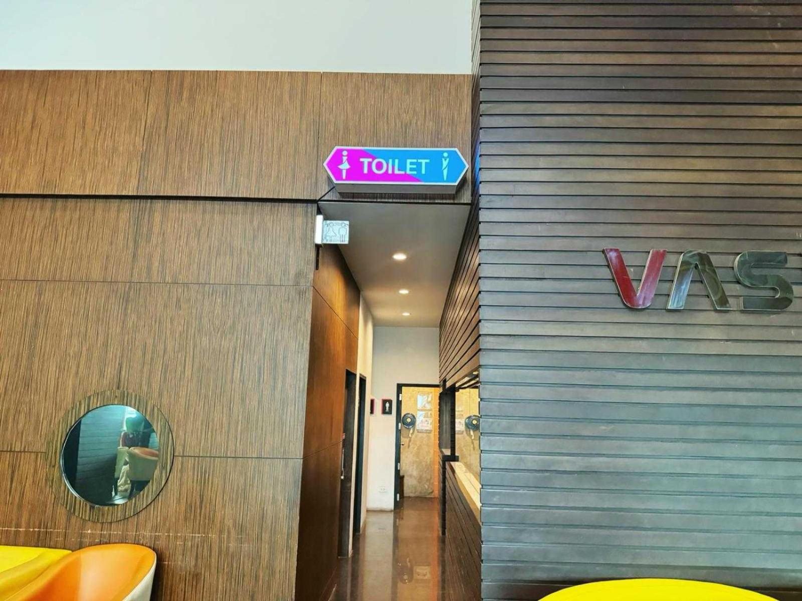 Capital O 75514 Vasidtee City Hotel Супхан Бури Екстериор снимка