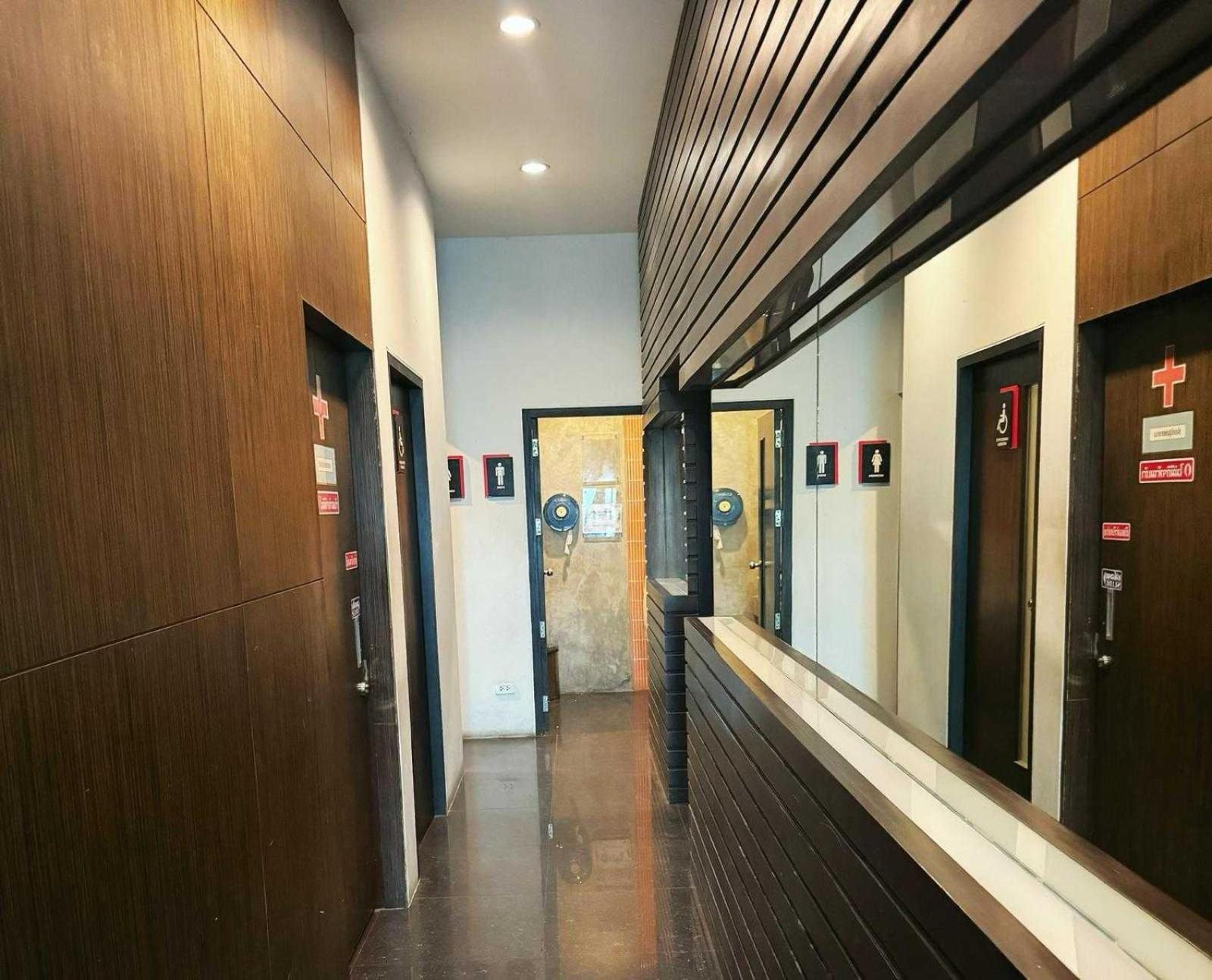 Capital O 75514 Vasidtee City Hotel Супхан Бури Екстериор снимка