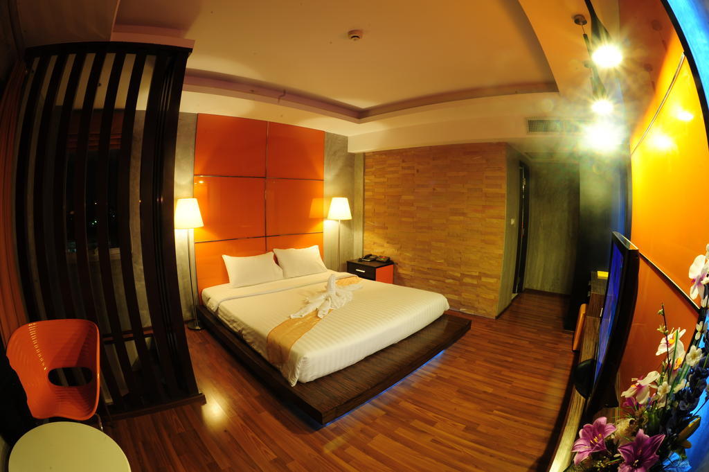 Capital O 75514 Vasidtee City Hotel Супхан Бури Екстериор снимка