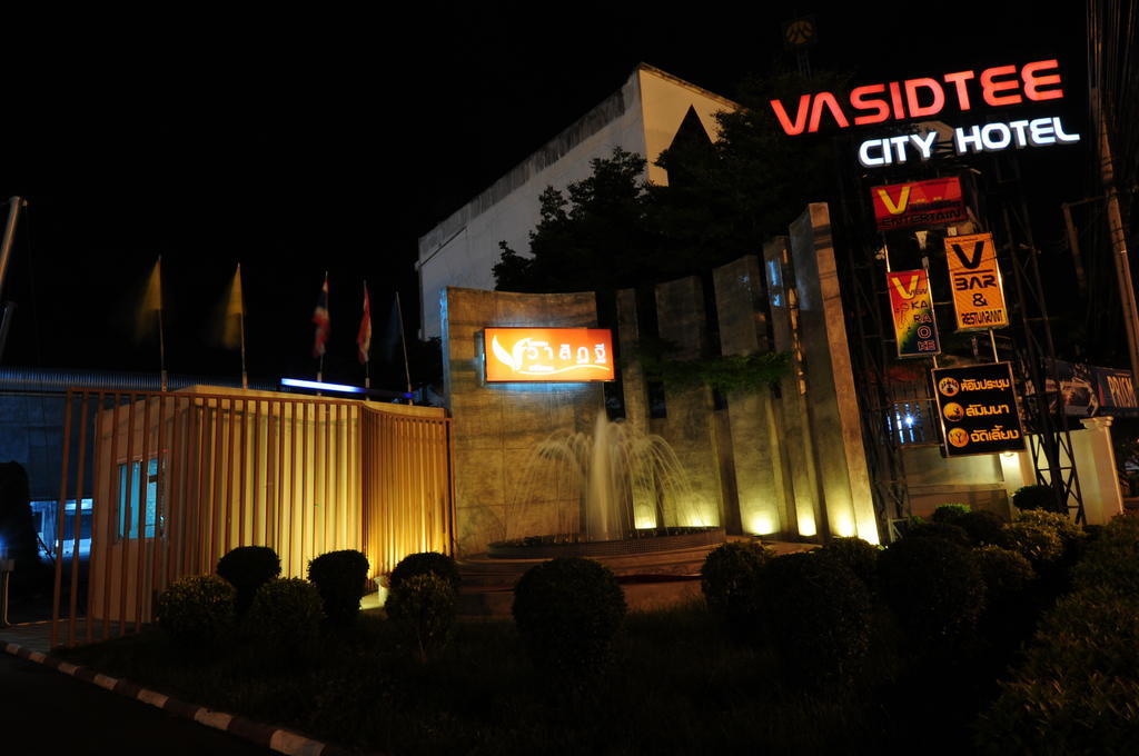 Capital O 75514 Vasidtee City Hotel Супхан Бури Екстериор снимка