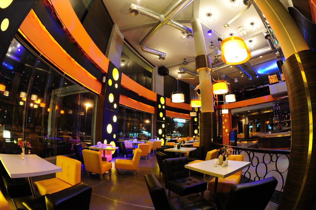 Capital O 75514 Vasidtee City Hotel Супхан Бури Екстериор снимка