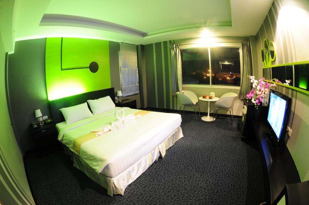 Capital O 75514 Vasidtee City Hotel Супхан Бури Стая снимка